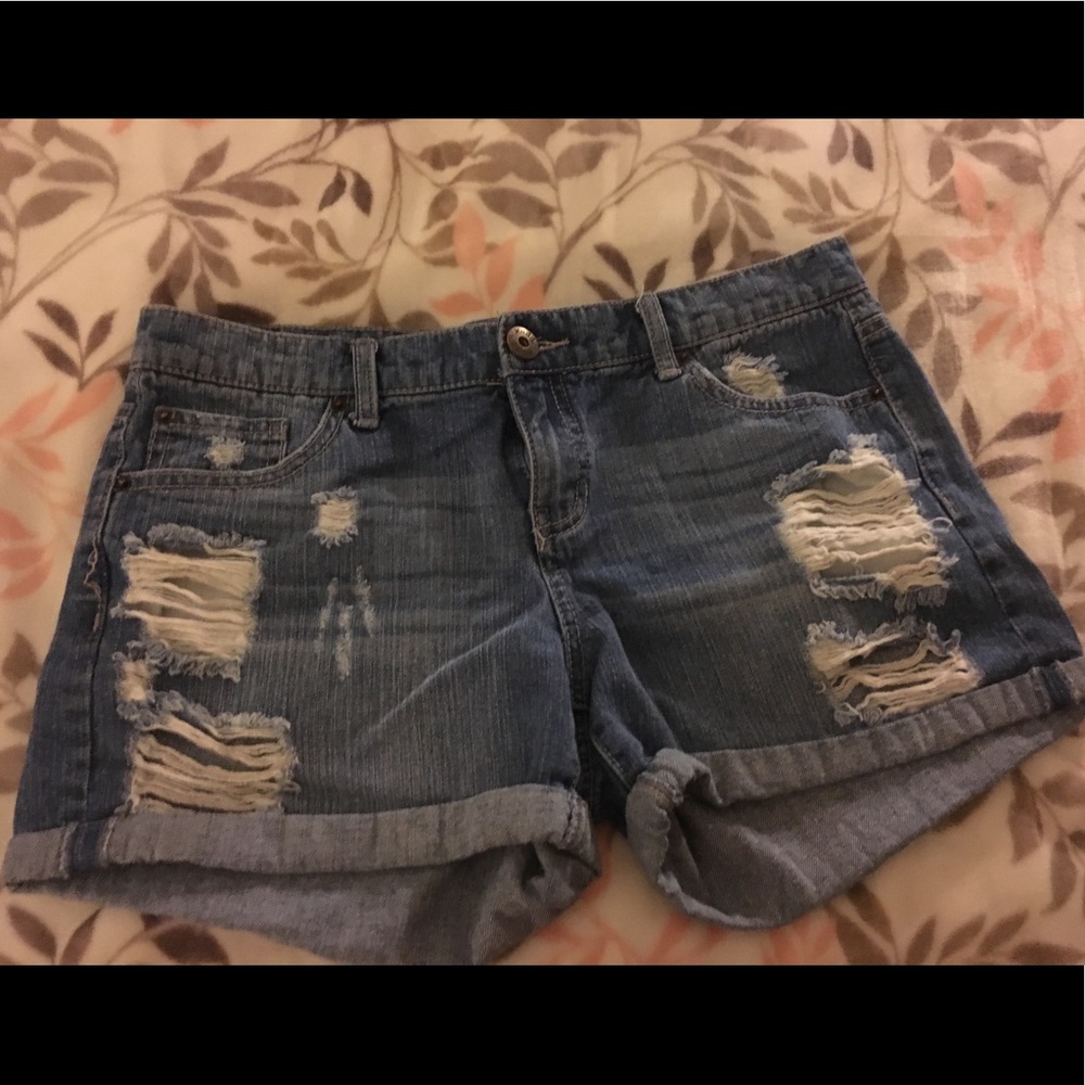 Jean Shorts - Picture 4 of 5